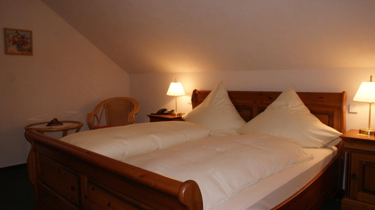 Landhotel Loenskrug Hellental Room photo