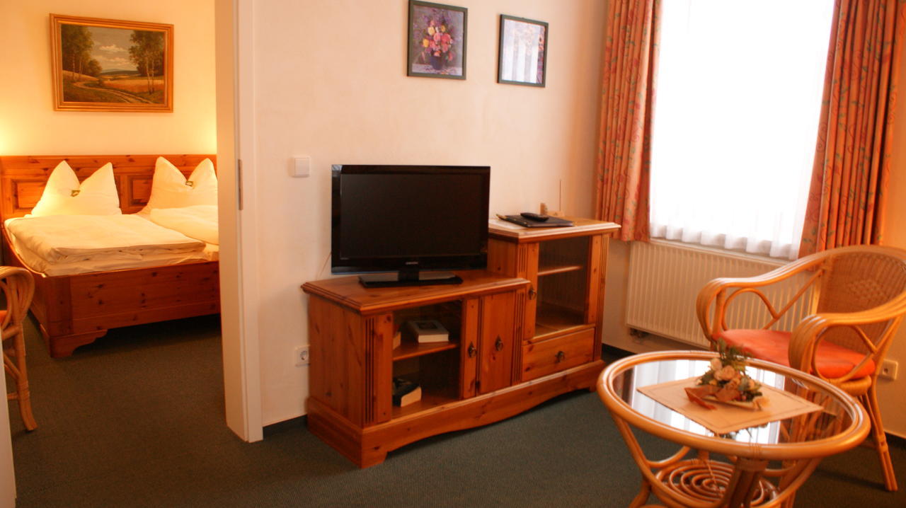 Landhotel Loenskrug Hellental Room photo