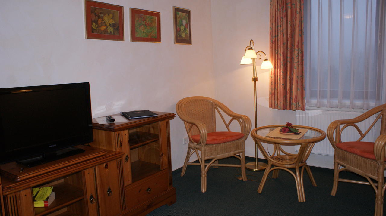 Landhotel Loenskrug Hellental Room photo