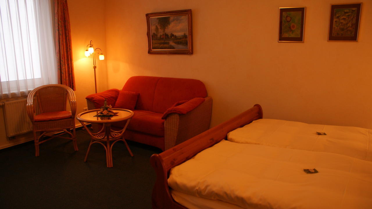 Landhotel Loenskrug Hellental Room photo
