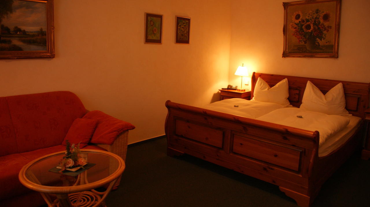 Landhotel Loenskrug Hellental Room photo